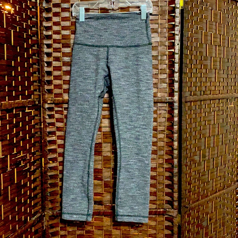 Lululemon heather grey thicker capri leggings tights size 2 21” inseam